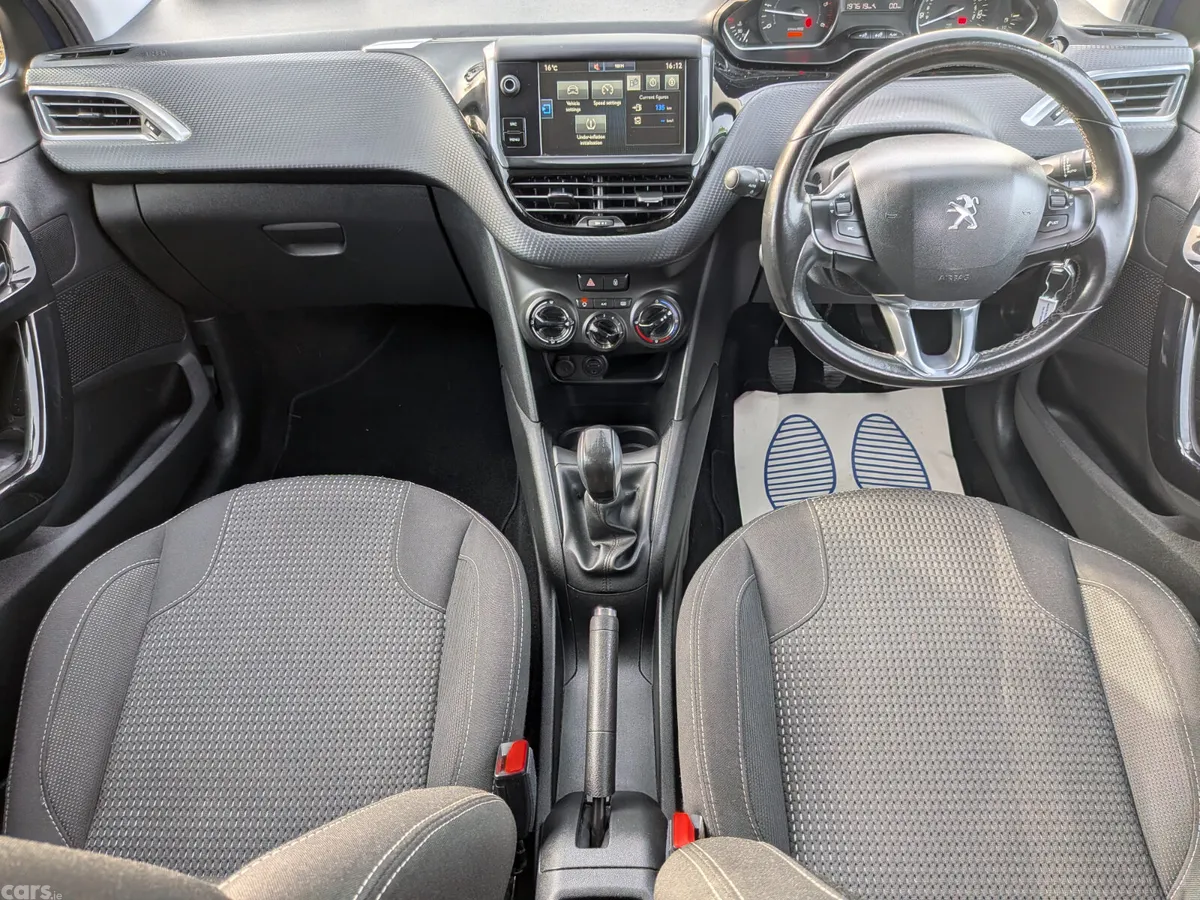 Peugeot 208 Hatchback, Diesel, 2016, Blue