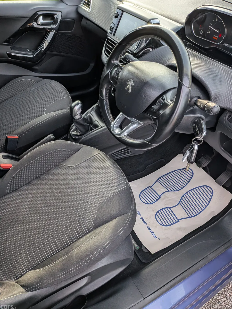 Peugeot 208 Hatchback, Diesel, 2016, Blue