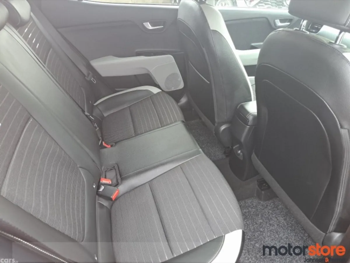 Kia Stonic MPV, Petrol Hybrid, 2022, Red