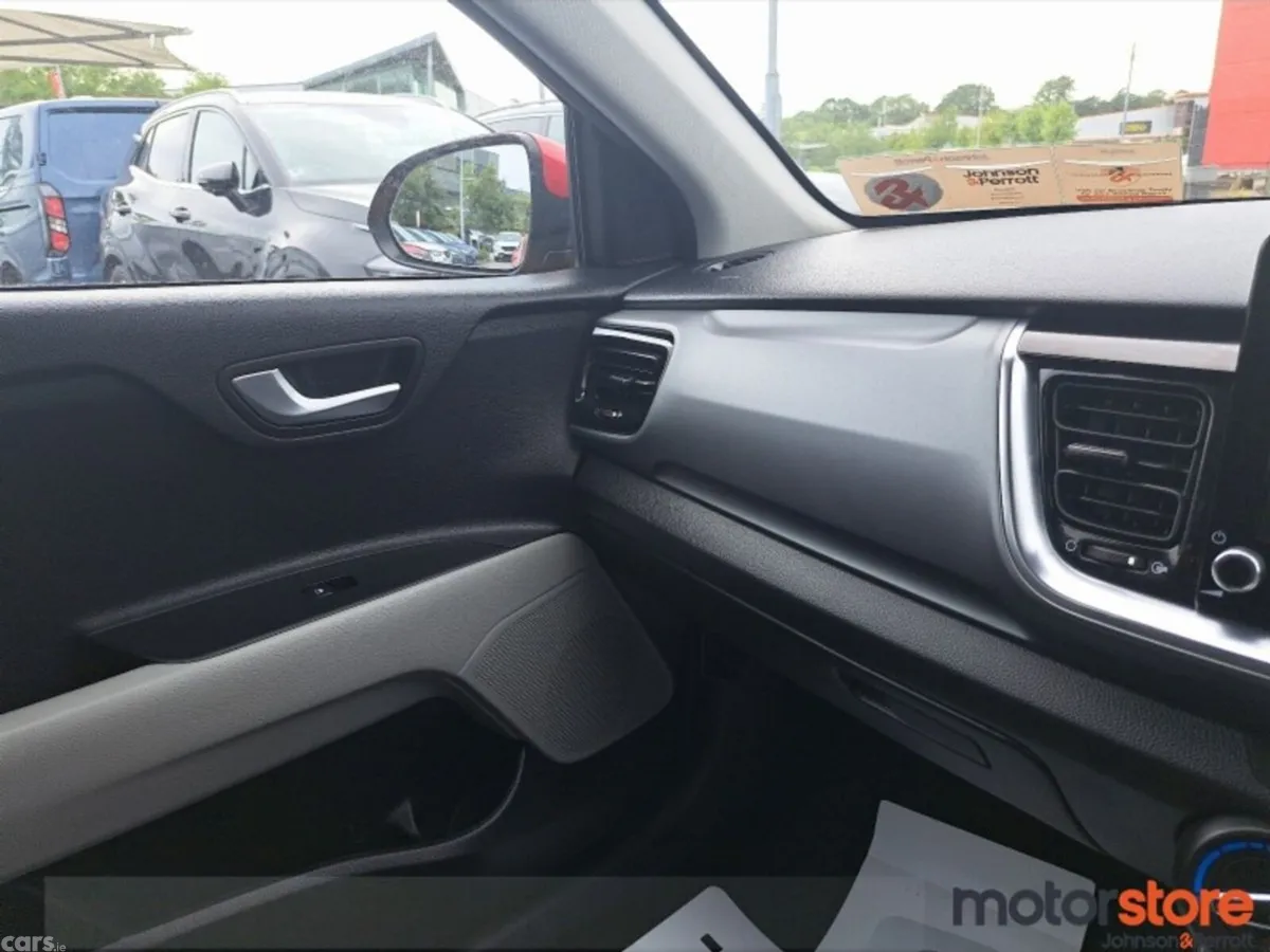 Kia Stonic MPV, Petrol Hybrid, 2022, Red