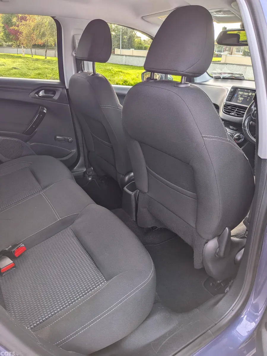 Peugeot 208 Hatchback, Diesel, 2016, Blue