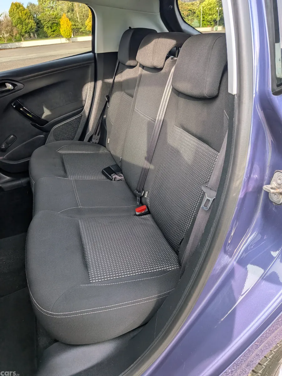 Peugeot 208 Hatchback, Diesel, 2016, Blue