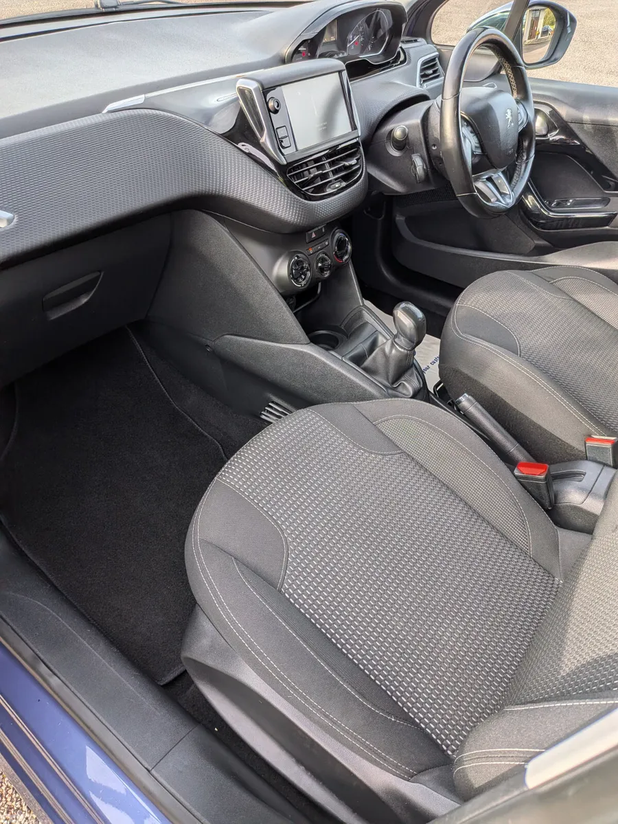 Peugeot 208 Hatchback, Diesel, 2016, Blue