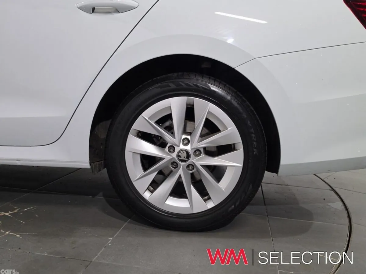 Skoda Octavia Saloon, Diesel, 2026, White