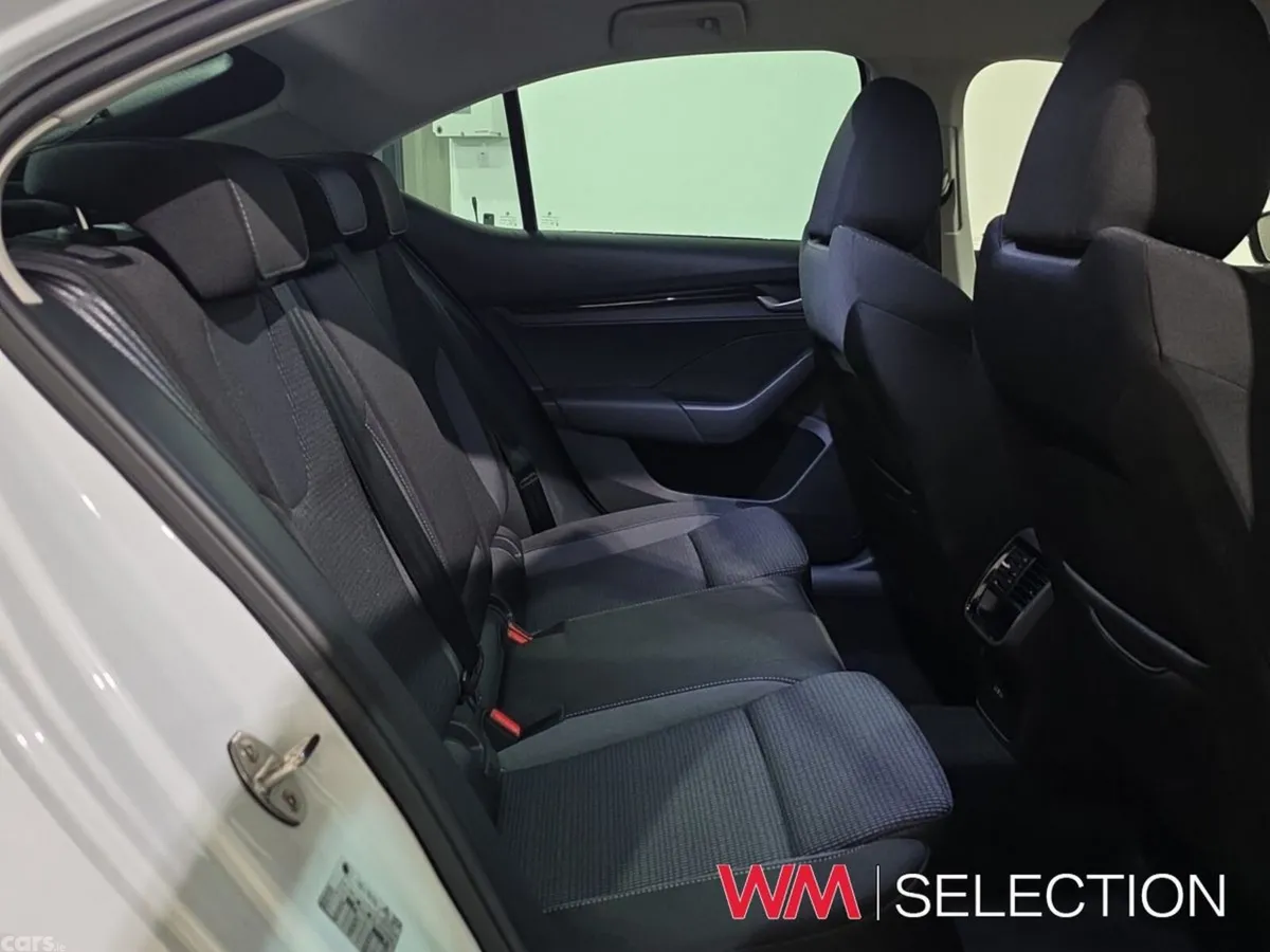 Skoda Octavia Saloon, Diesel, 2026, White