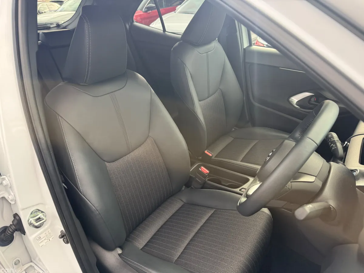 Toyota Yaris Cross SUV, Petrol Hybrid, 2023, White