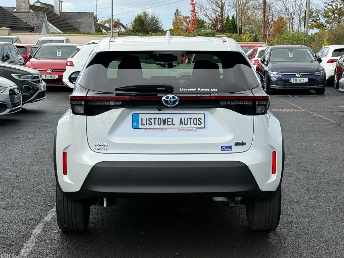 Toyota Yaris Cross SUV, Petrol Hybrid, 2023, White