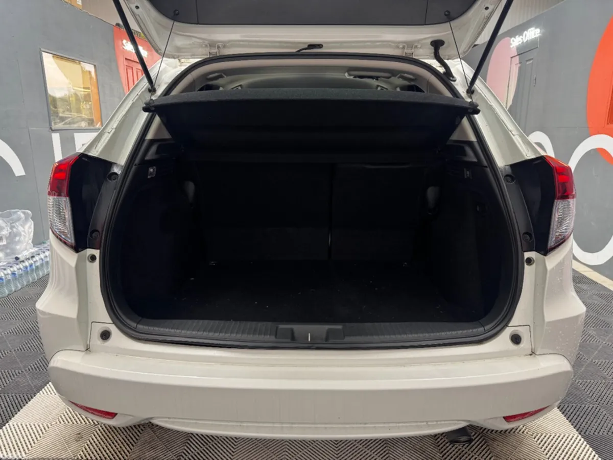 Honda Vezel SUV, Petrol, 2018, White