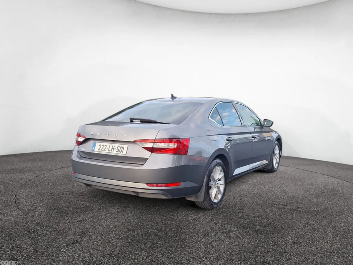 Skoda Superb Hatchback, Diesel, 2022, Grey