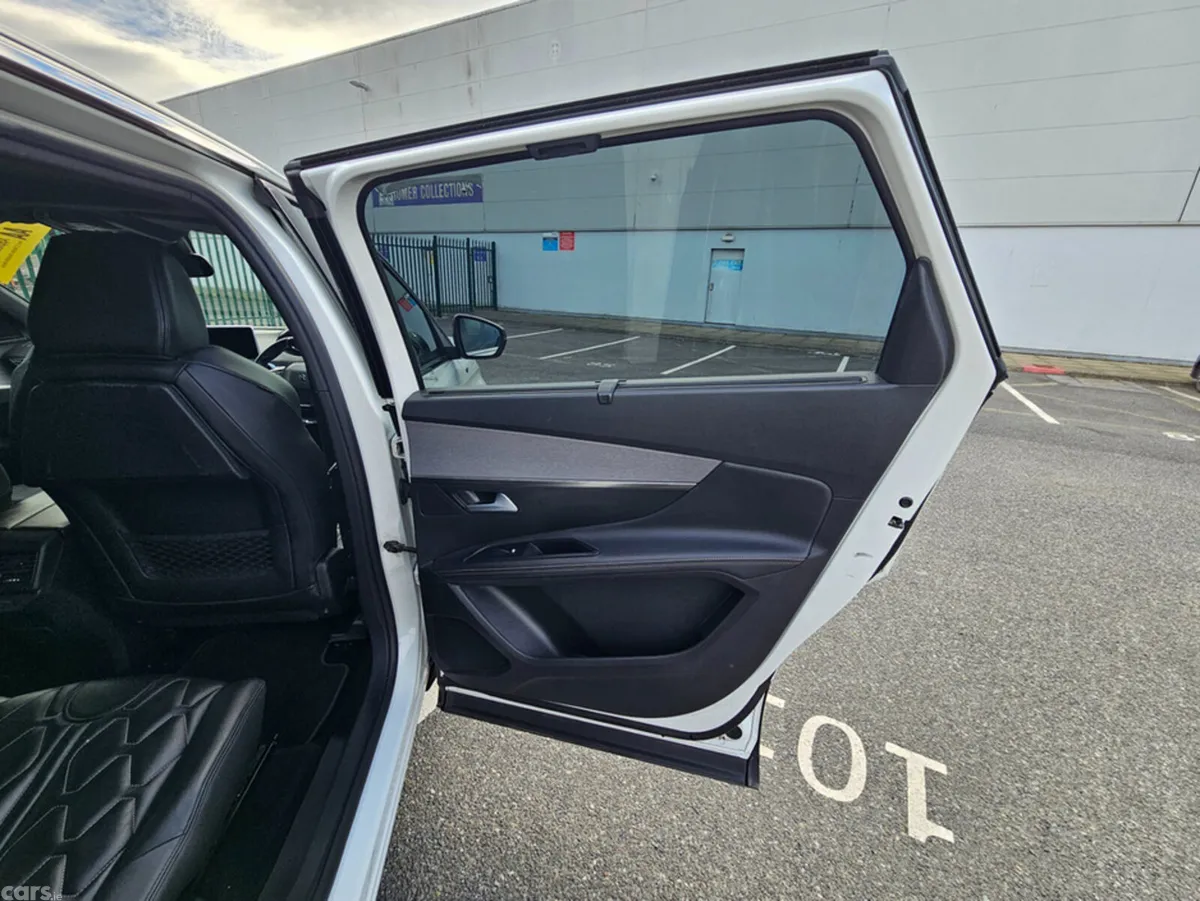 Peugeot 5008 MPV, Diesel, 2019, White