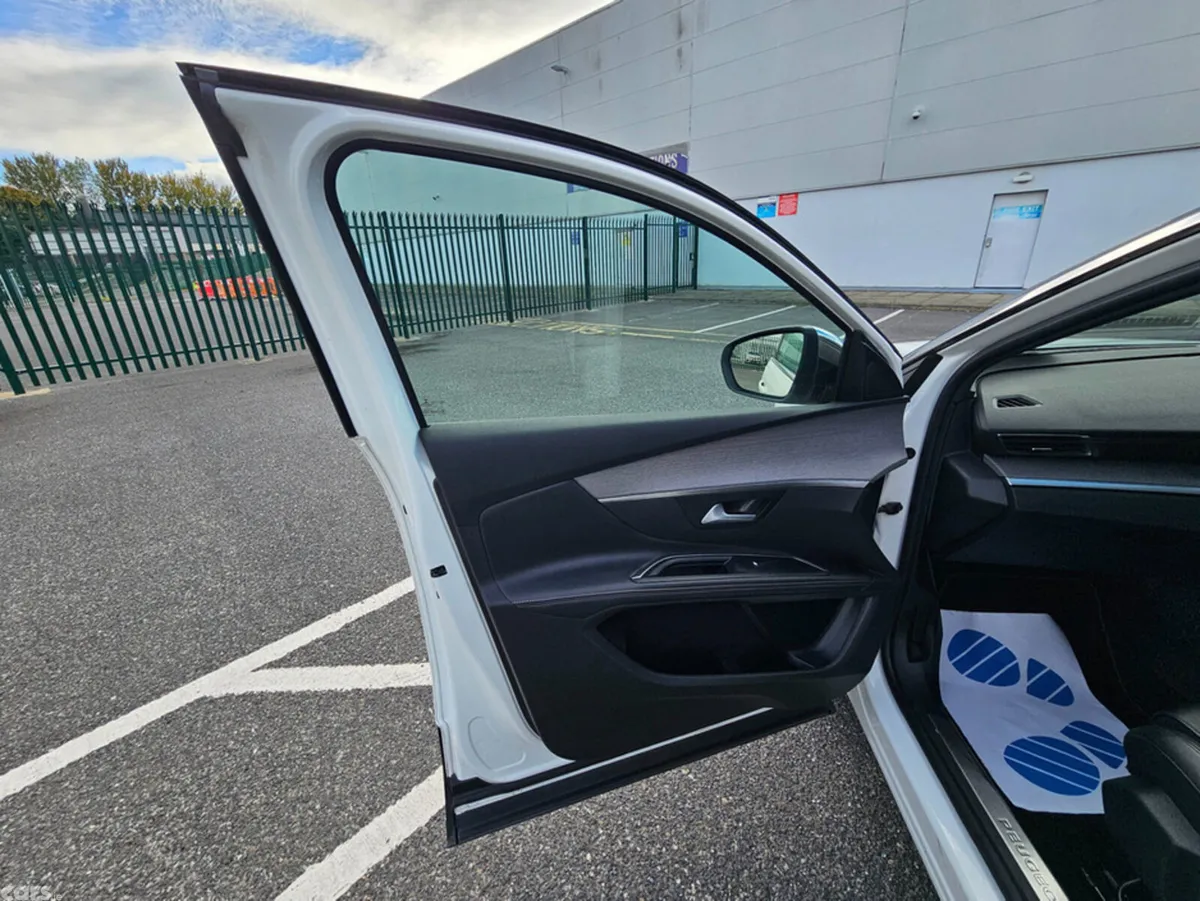 Peugeot 5008 MPV, Diesel, 2019, White