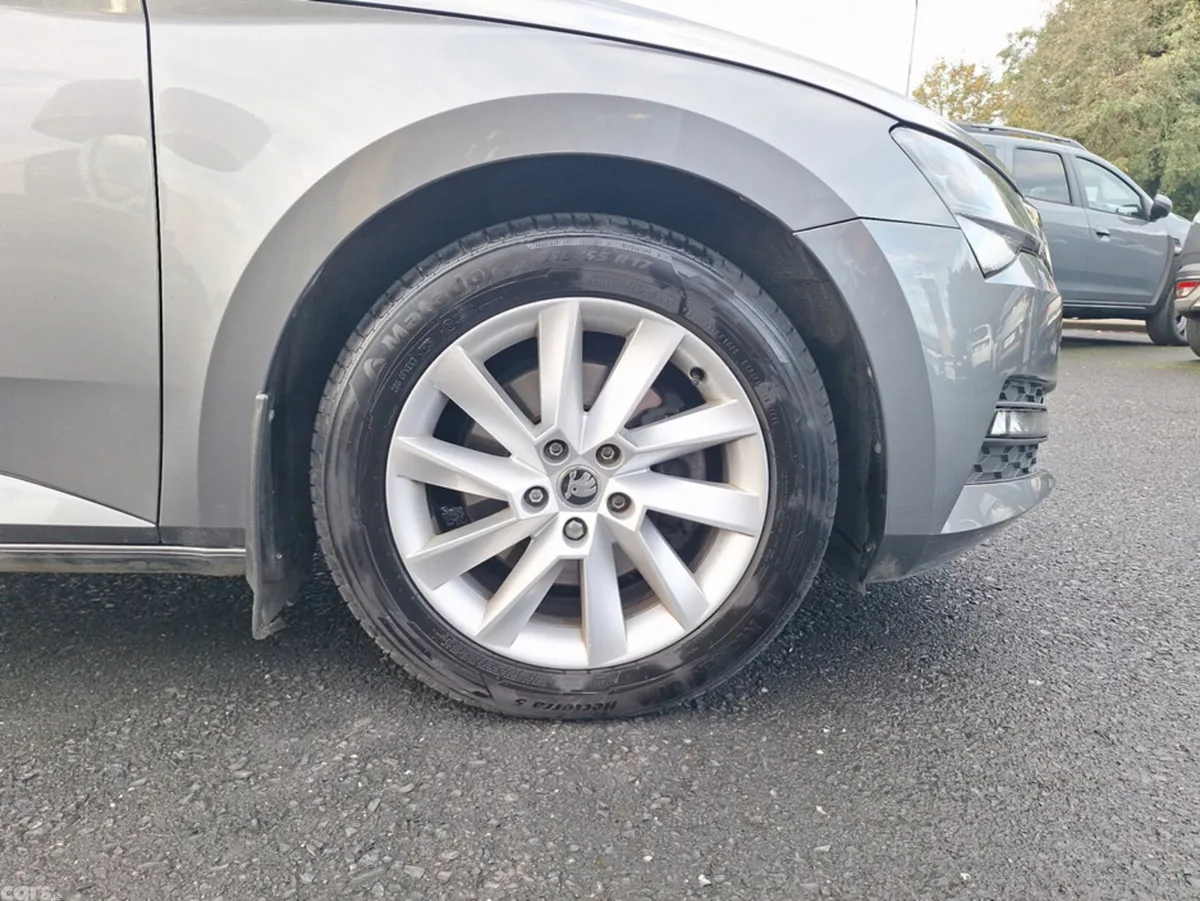 Skoda Superb Hatchback, Diesel, 2022, Grey