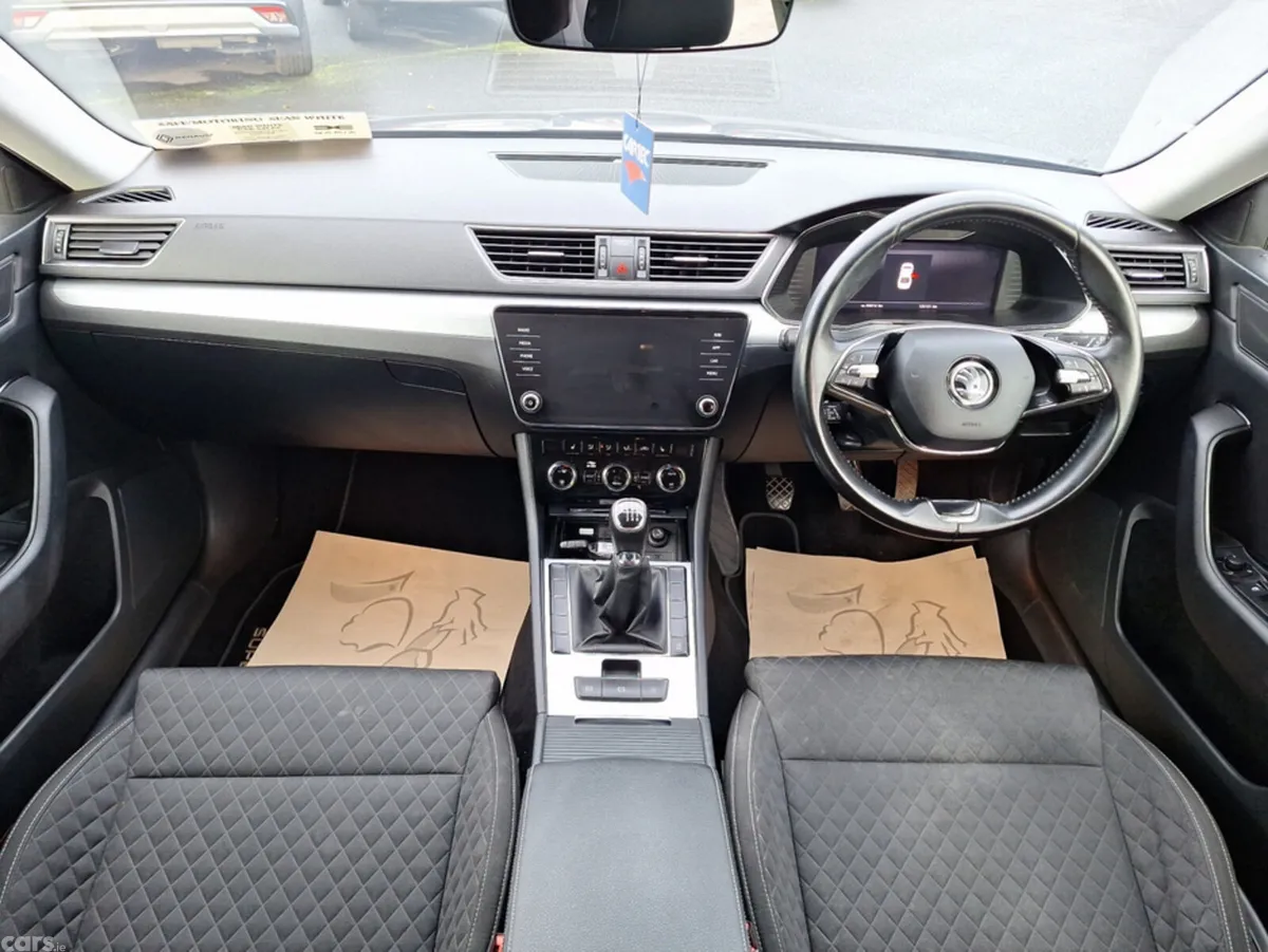 Skoda Superb Hatchback, Diesel, 2022, Grey