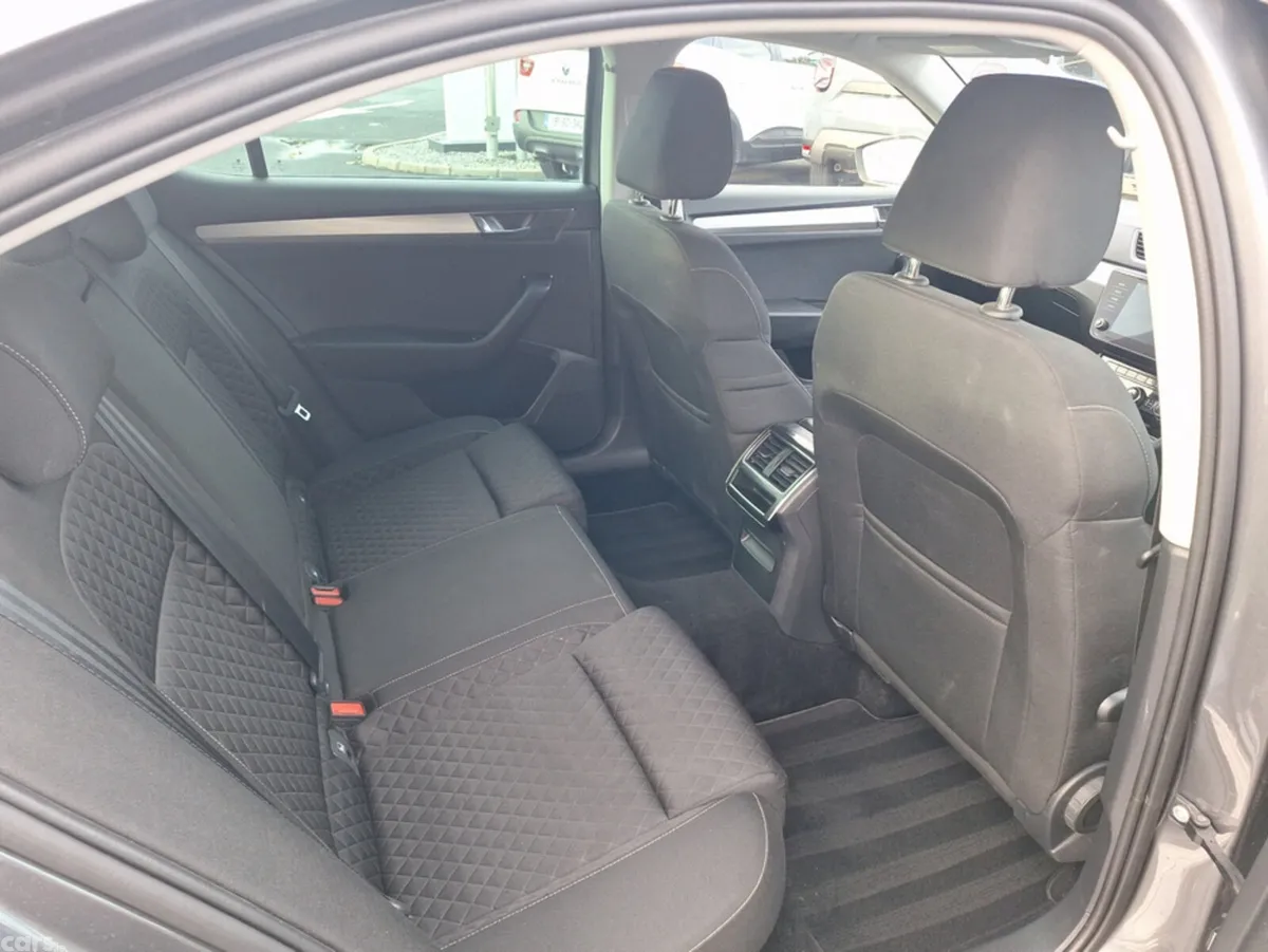 Skoda Superb Hatchback, Diesel, 2022, Grey