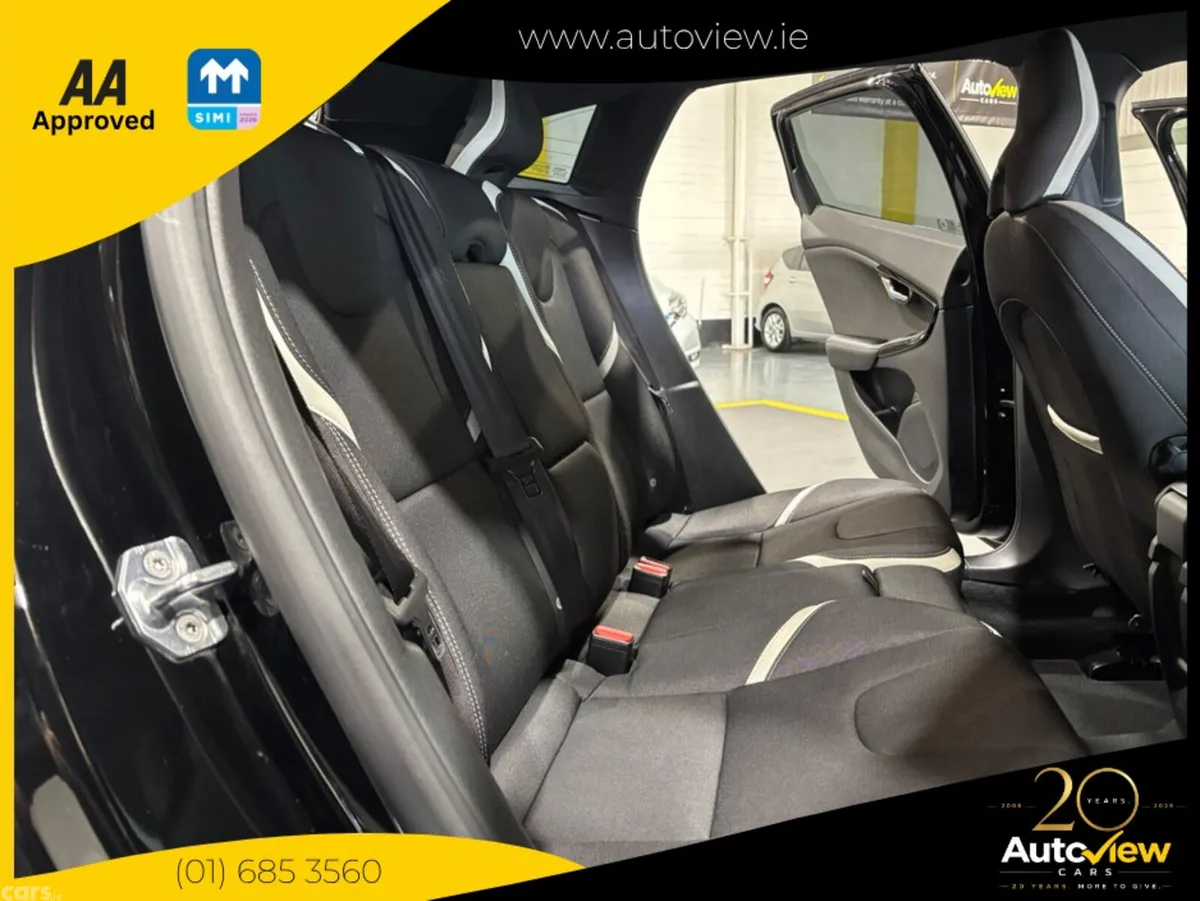 Volvo V40 Hatchback, Diesel, 2019, Black