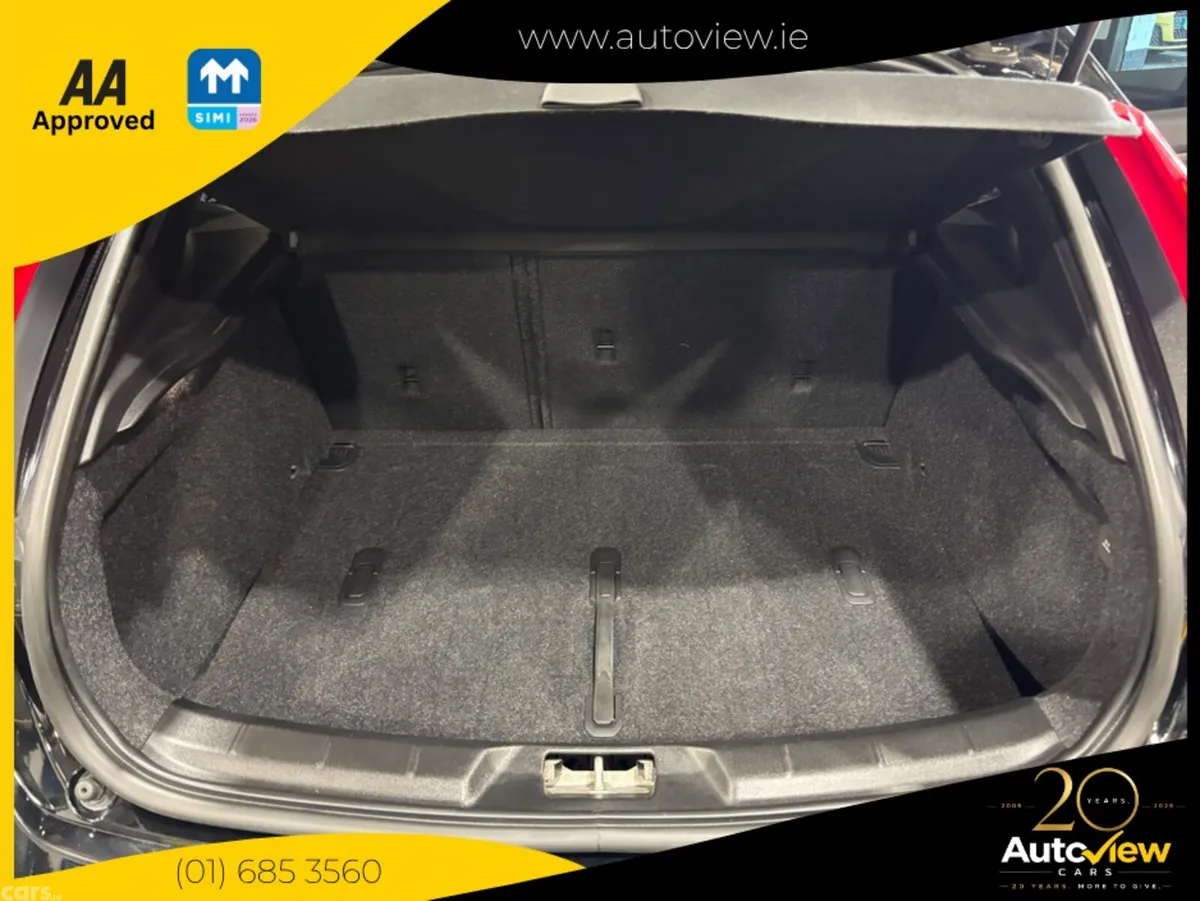 Volvo V40 Hatchback, Diesel, 2019, Black