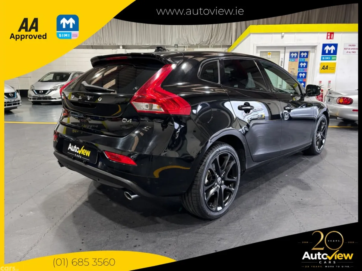 Volvo V40 Hatchback, Diesel, 2019, Black