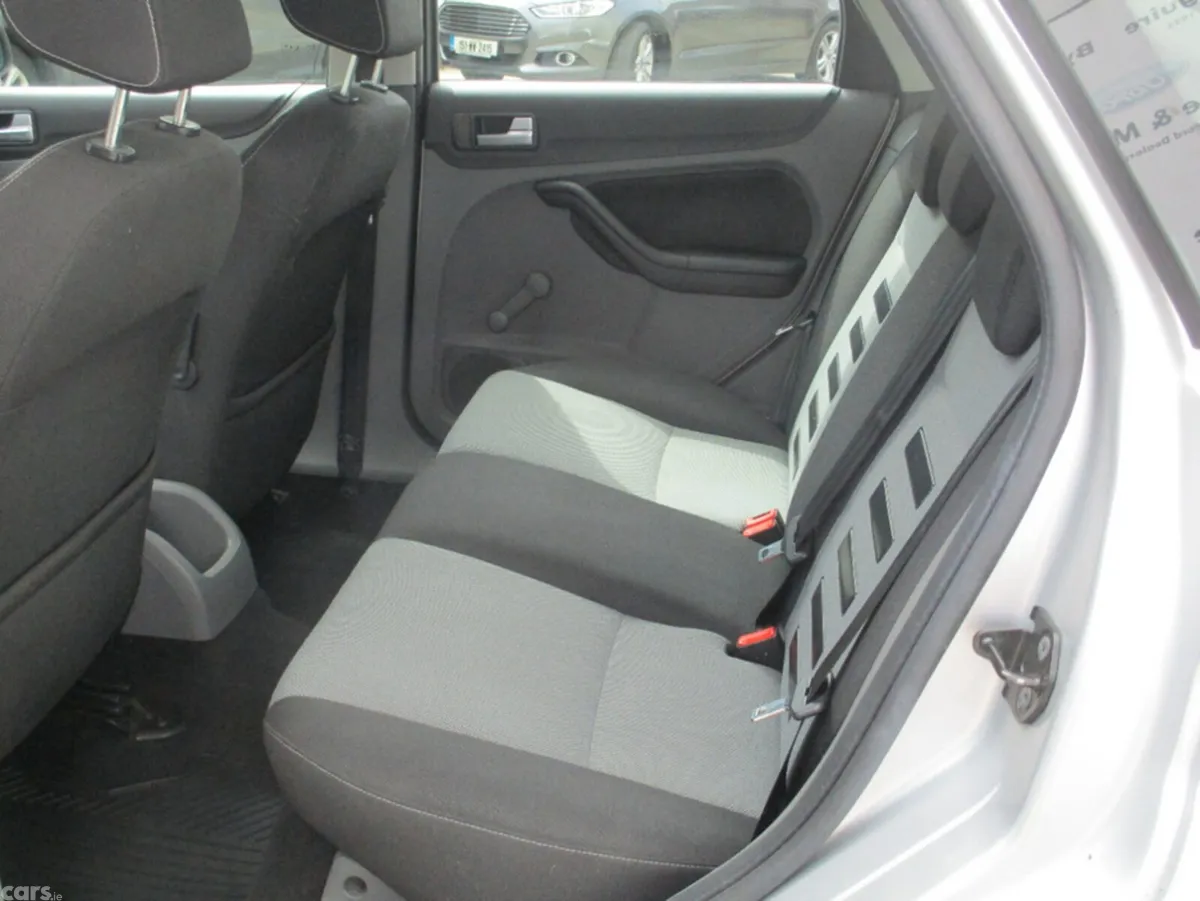 Ford Focus Hatchback, Diesel, 2011, Silver