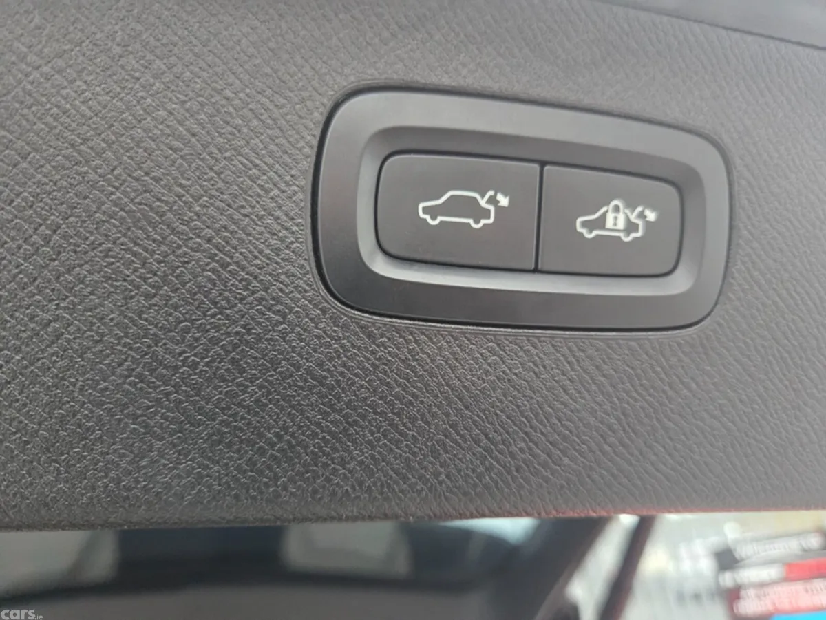 Volvo XC90 MPV, Diesel, 2021, Black