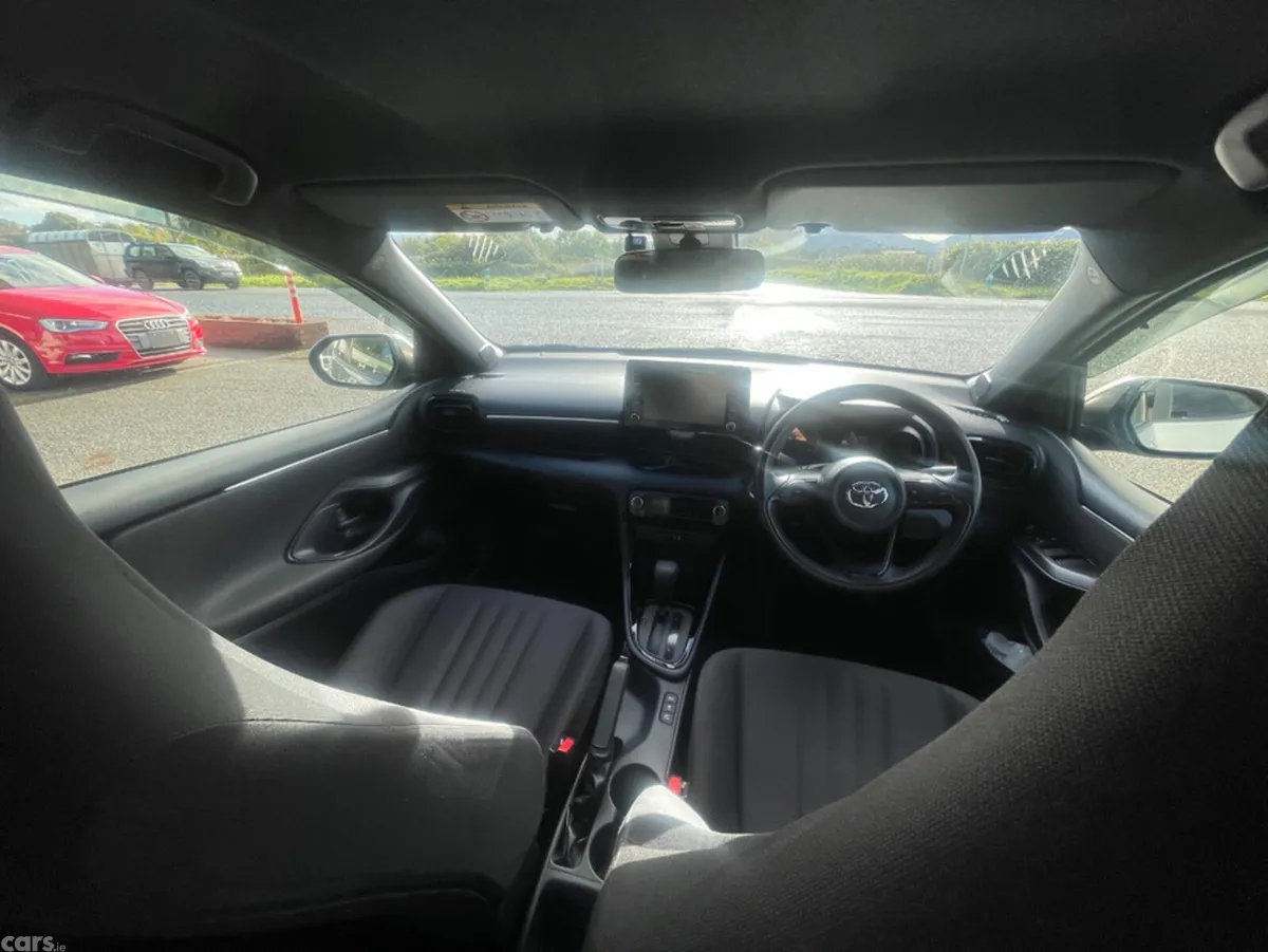 Toyota Yaris Hatchback, Petrol Hybrid, 2020, Silver