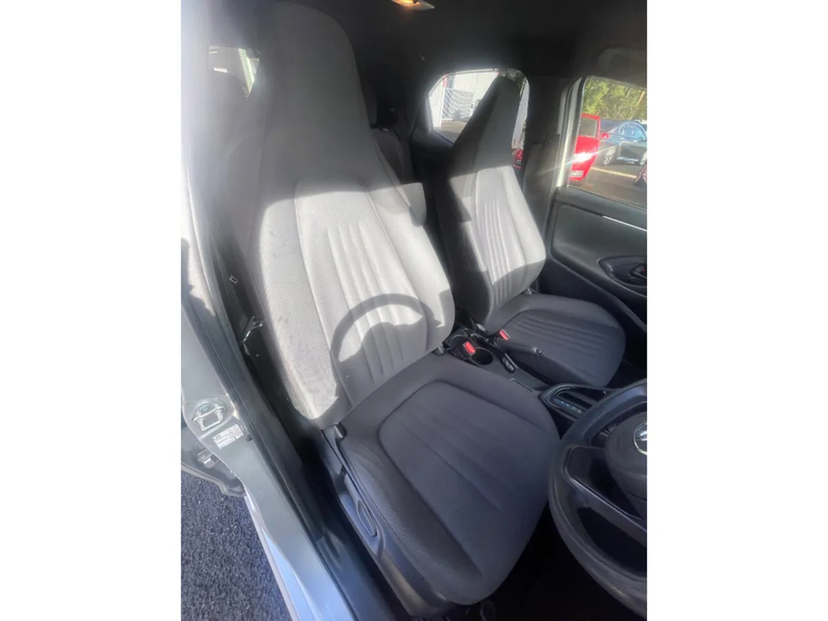 Toyota Yaris Hatchback, Petrol Hybrid, 2020, Silver
