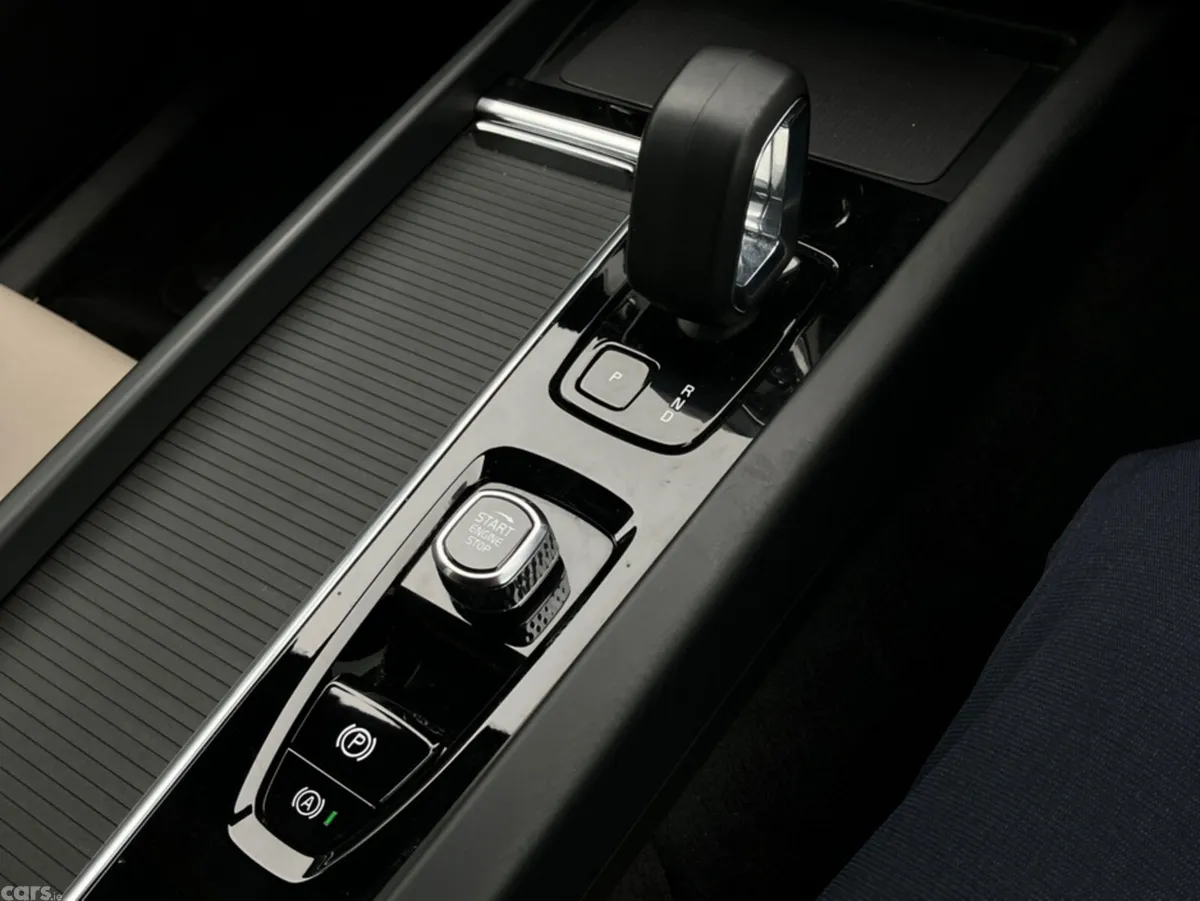 Volvo XC60 SUV, Petrol Plug-in Hybrid, 2026, Blue