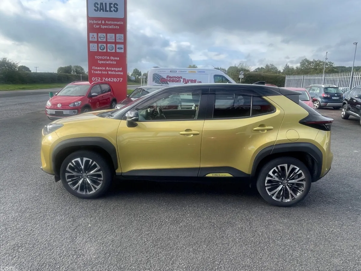 Toyota Yaris Cross Hatchback, Petrol Hybrid, 2021, Gold