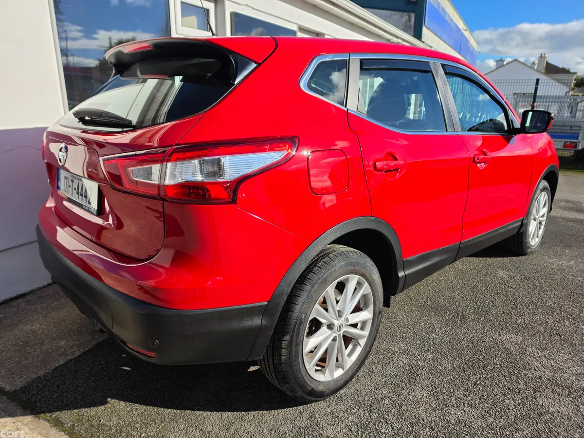 Nissan Qashqai SUV, Diesel, 2017, Red
