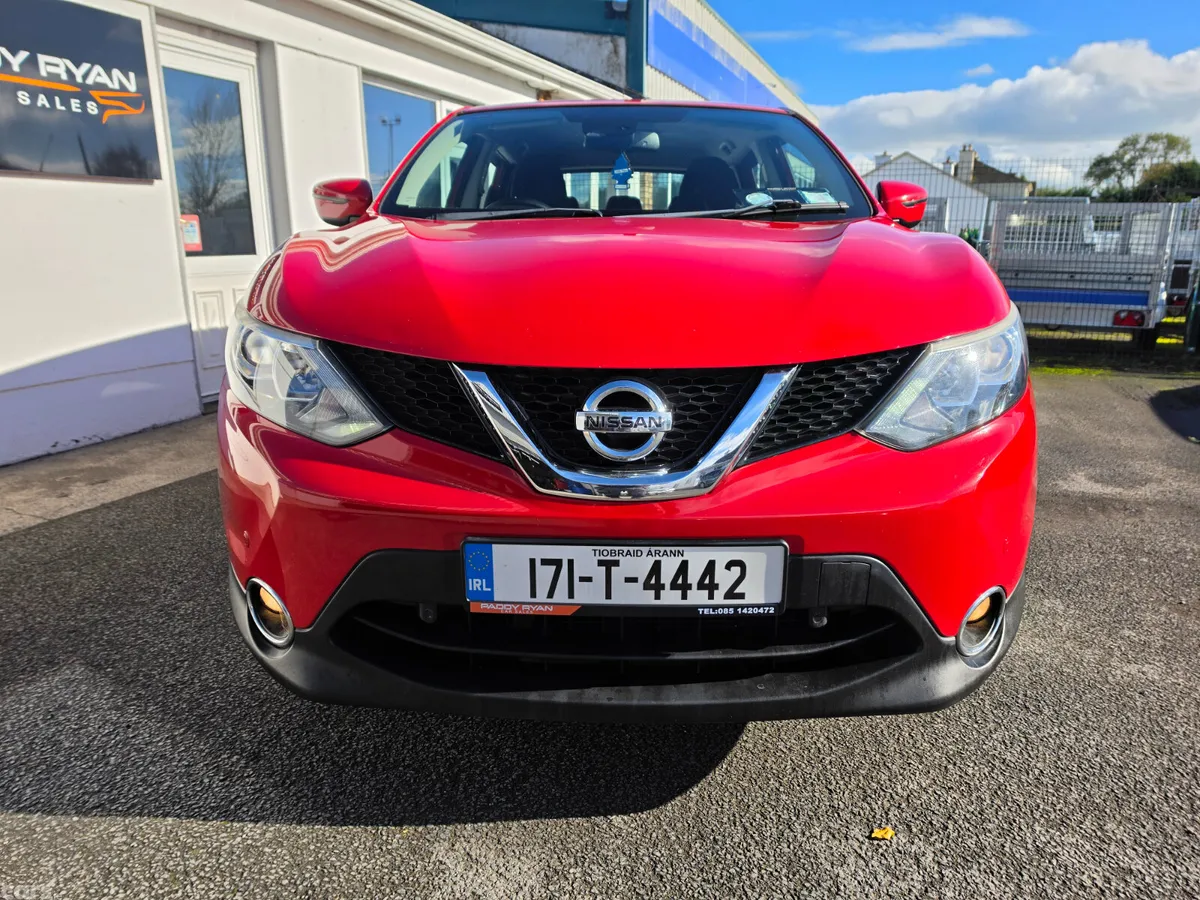 Nissan Qashqai SUV, Diesel, 2017, Red