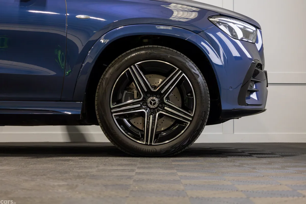 Mercedes-Benz GLE SUV, Petrol Plug-in Hybrid, 2025, Blue