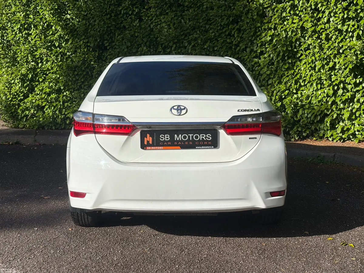 Toyota Corolla Saloon, Diesel, 2017, White