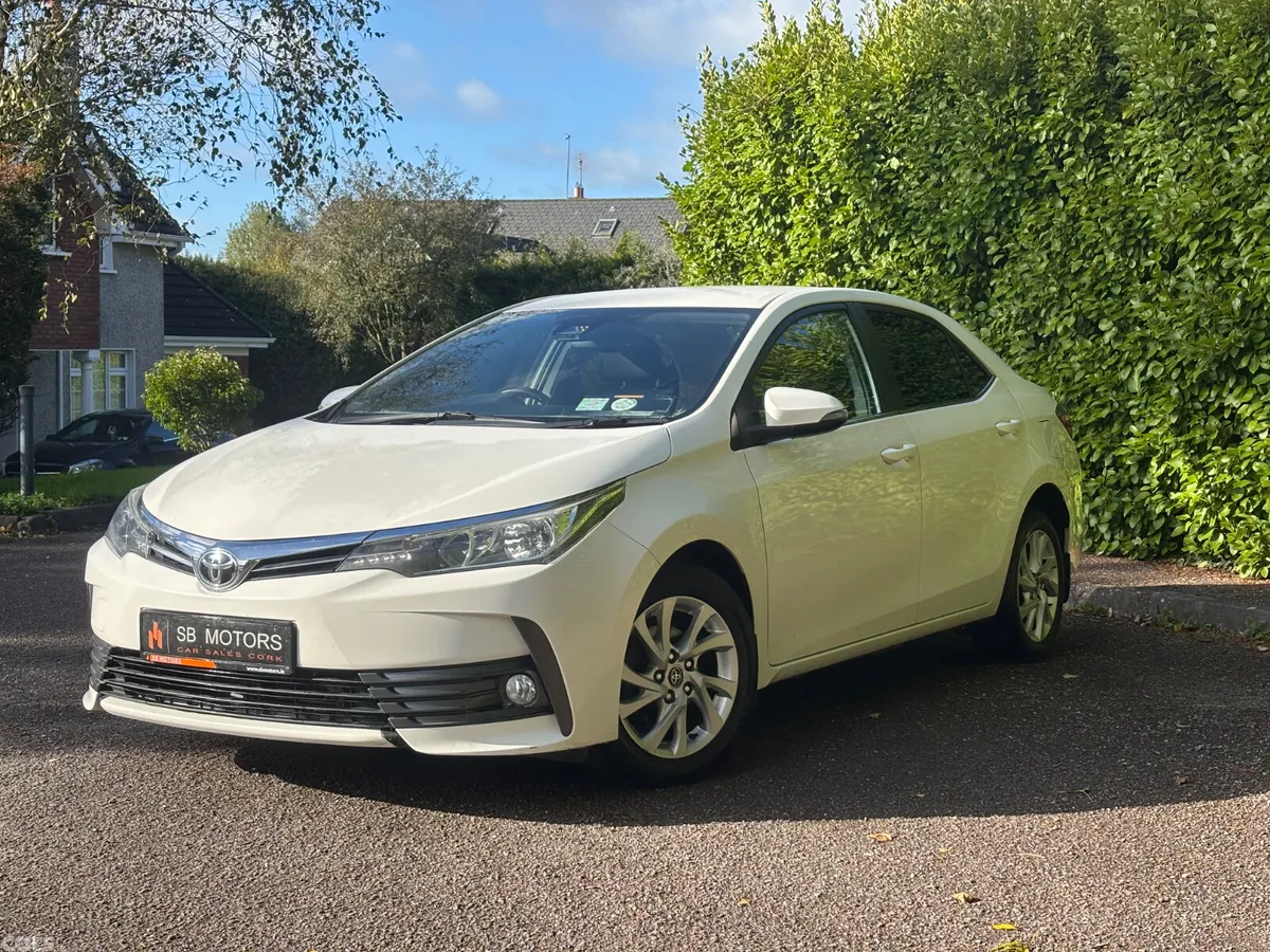 Toyota Corolla Saloon, Diesel, 2017, White