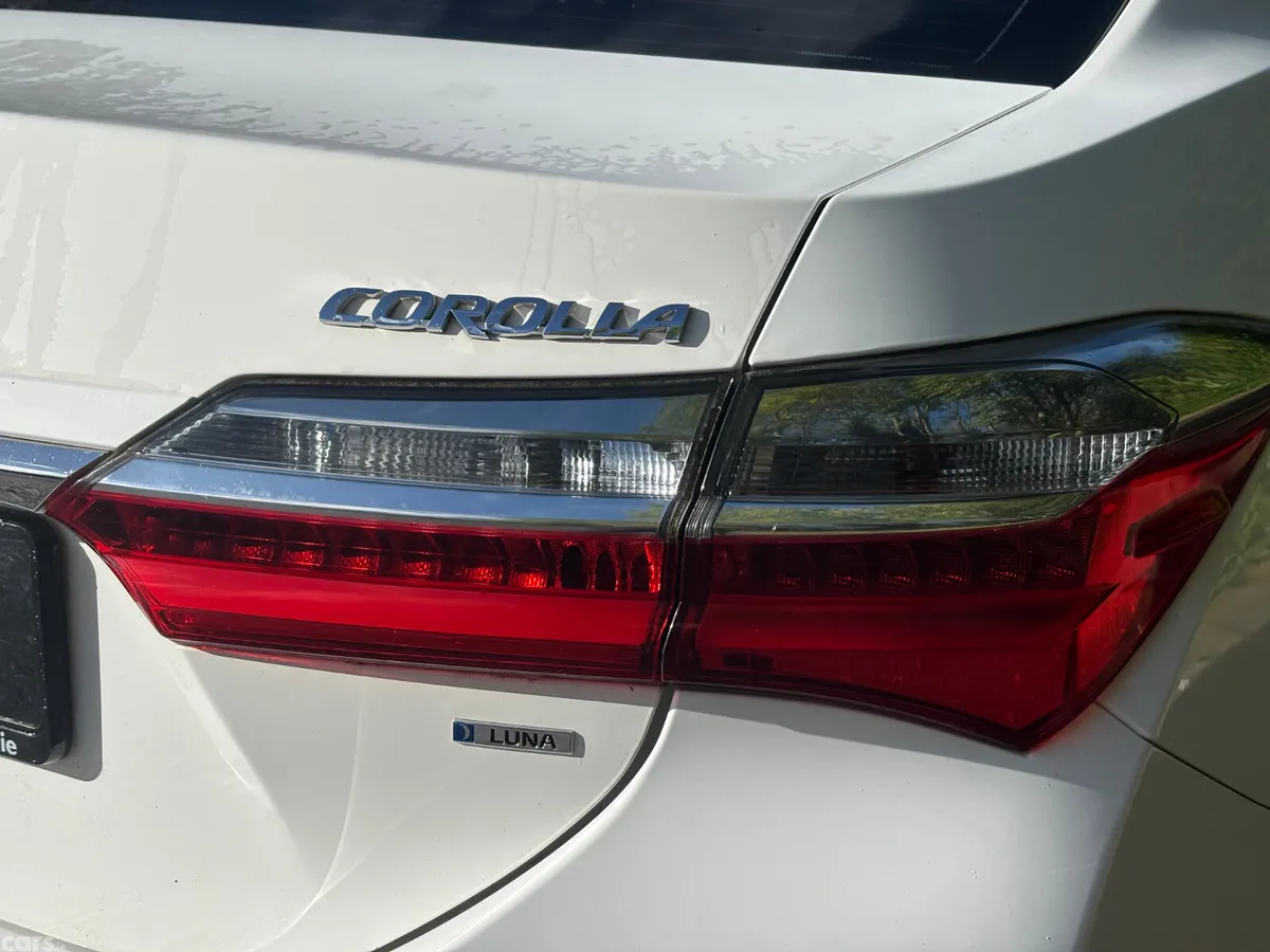 Toyota Corolla Saloon, Diesel, 2017, White