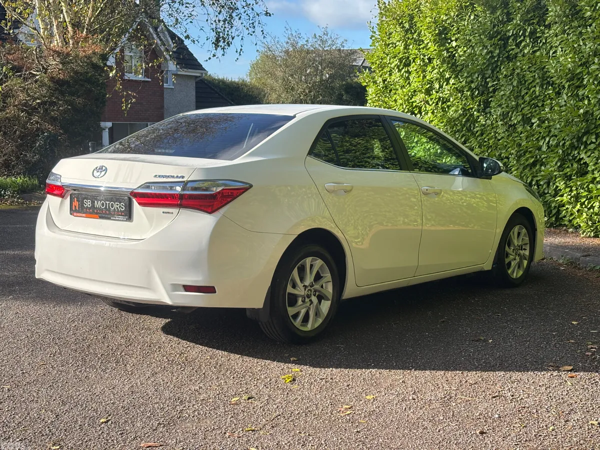 Toyota Corolla Saloon, Diesel, 2017, White