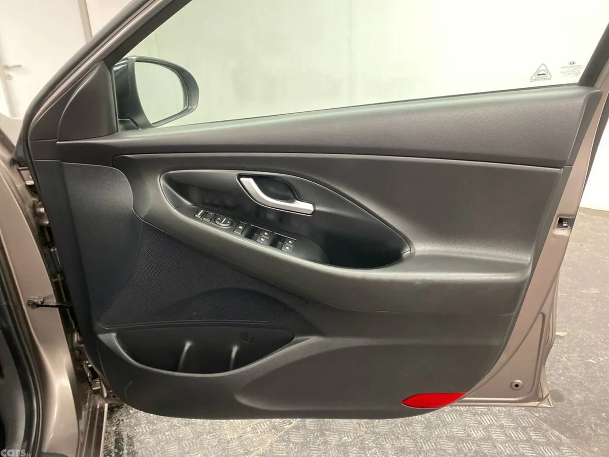 Hyundai i30 Hatchback, Petrol, 2022, Brown