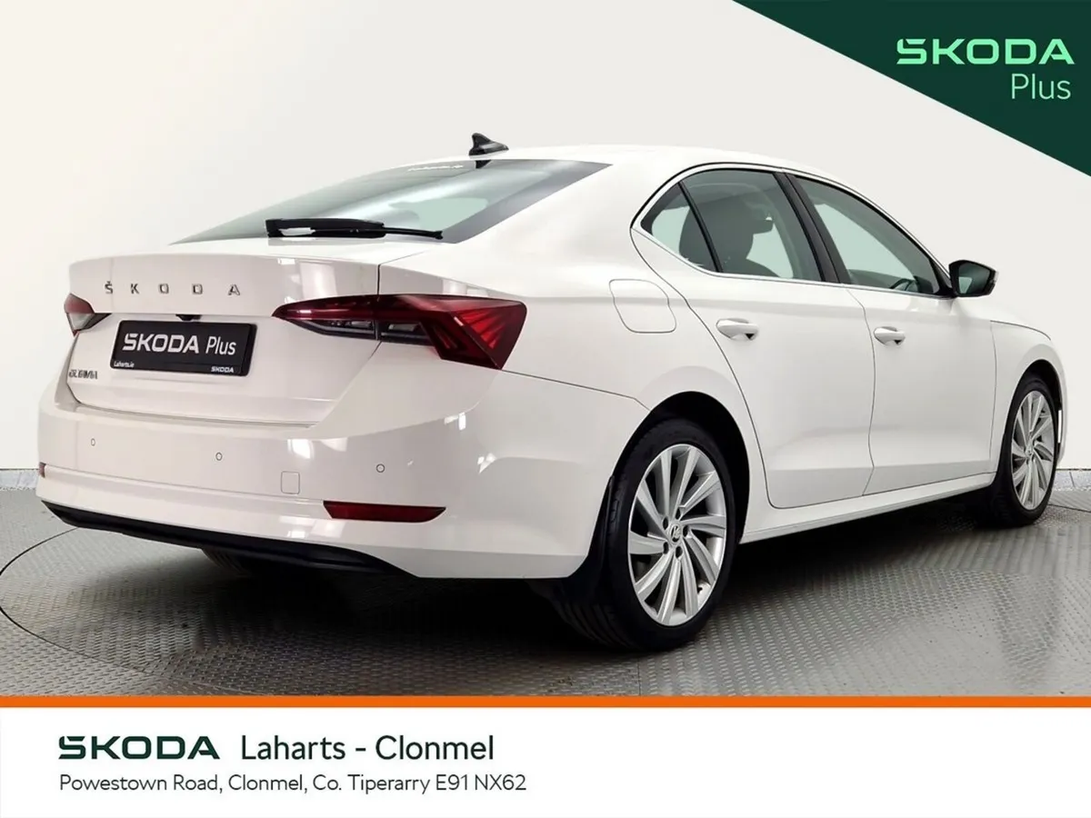 Skoda Octavia Saloon, Petrol, 2023, White