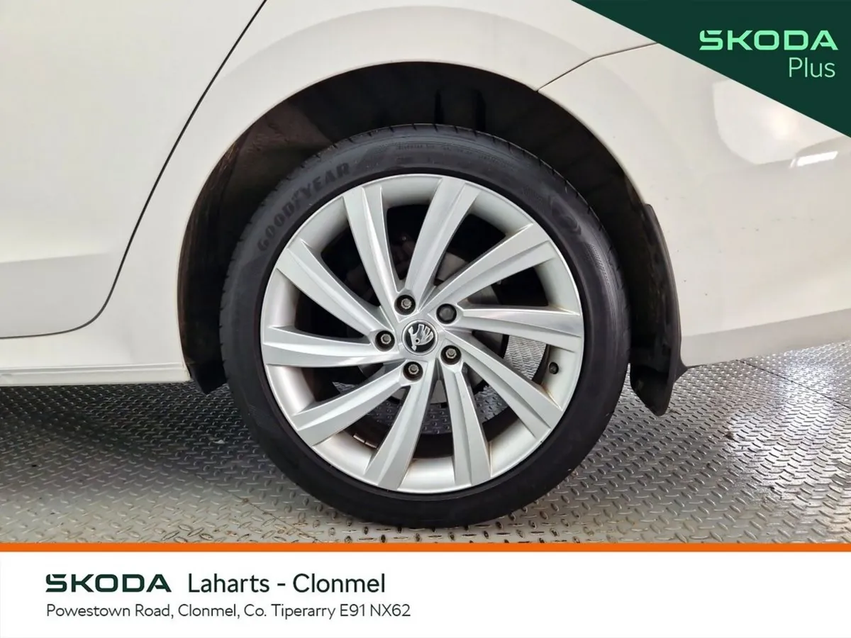 Skoda Octavia Saloon, Petrol, 2023, White