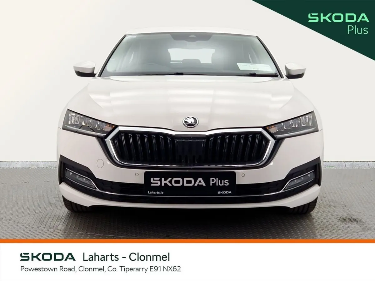 Skoda Octavia Saloon, Petrol, 2023, White