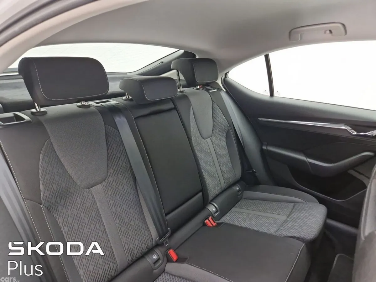 Skoda Octavia Saloon, Petrol, 2023, White