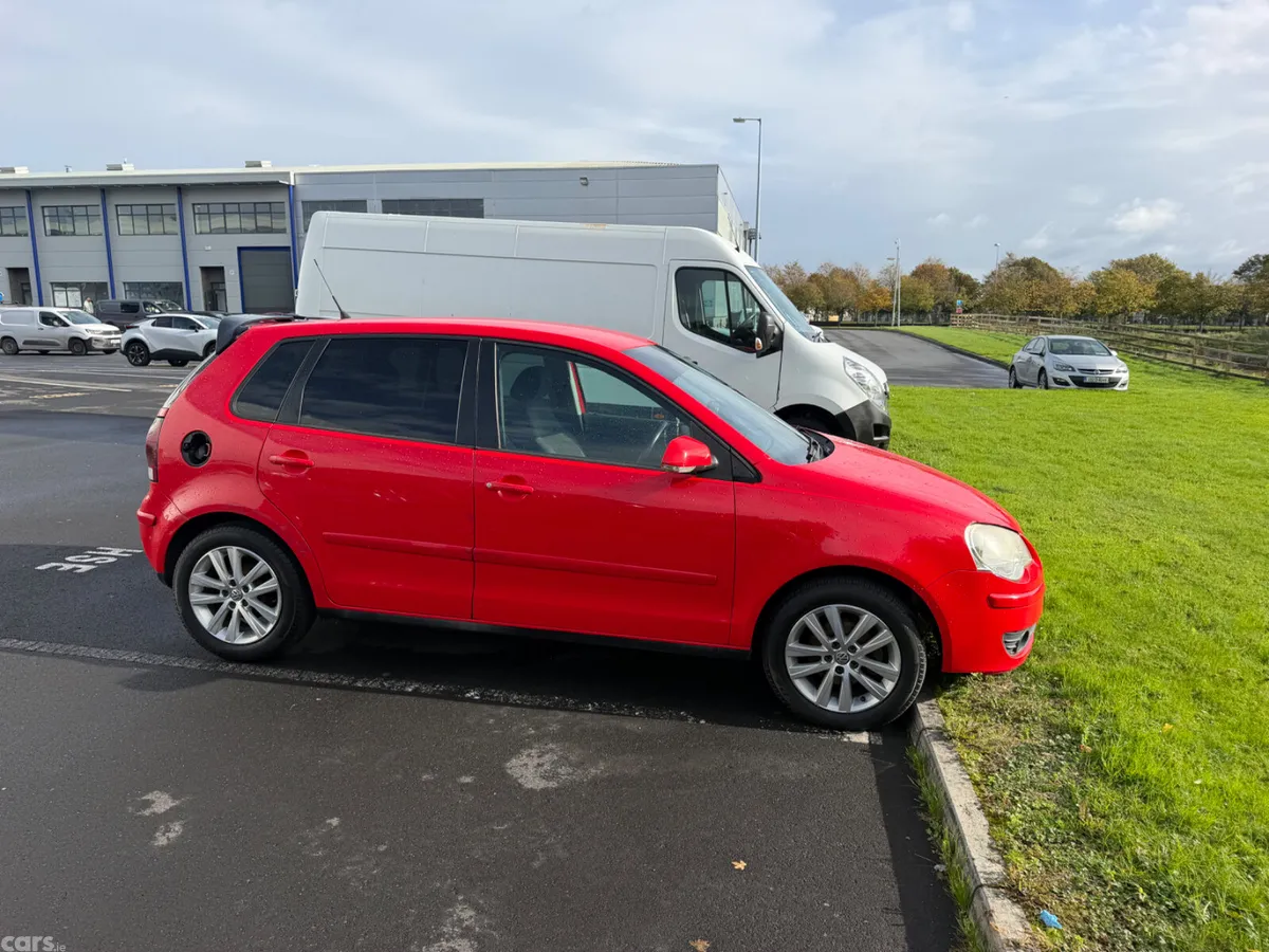 Volkswagen Polo Hatchback, Petrol, 2007, Red