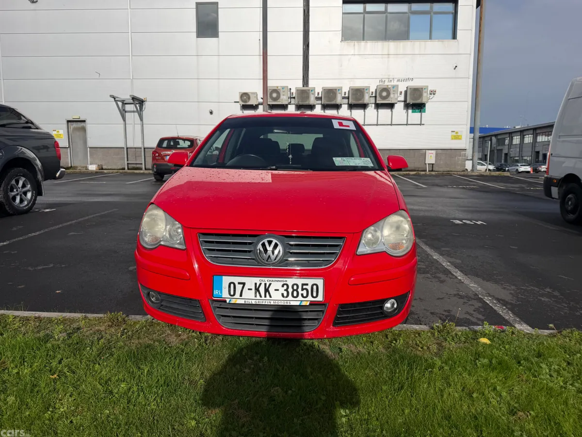 Volkswagen Polo Hatchback, Petrol, 2007, Red