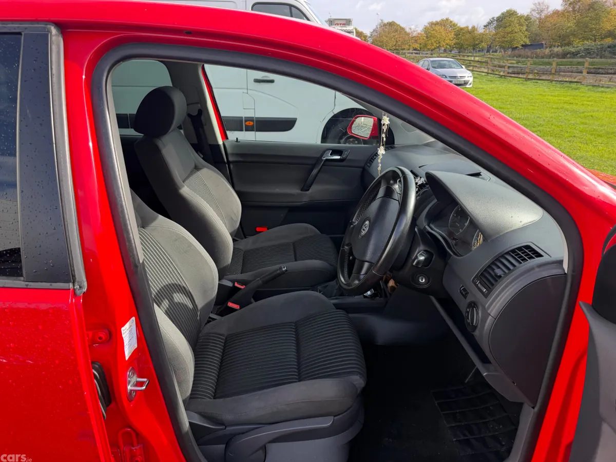 Volkswagen Polo Hatchback, Petrol, 2007, Red