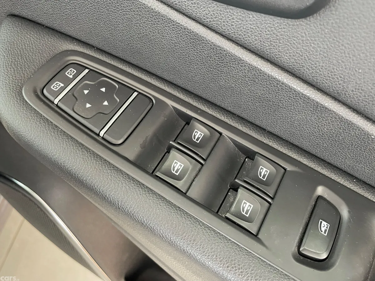 Renault Captur Hatchback, Petrol, 2021, Grey