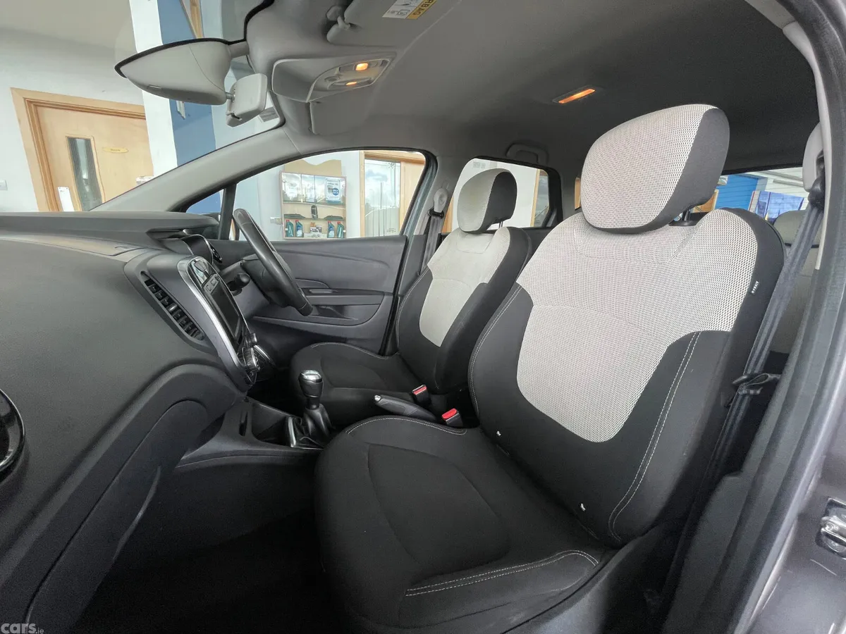 Renault Captur Hatchback, Petrol, 2021, Grey