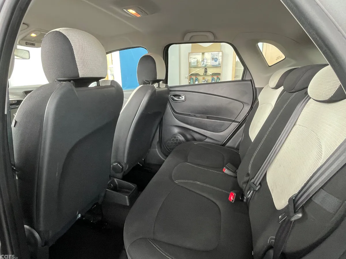 Renault Captur Hatchback, Petrol, 2021, Grey