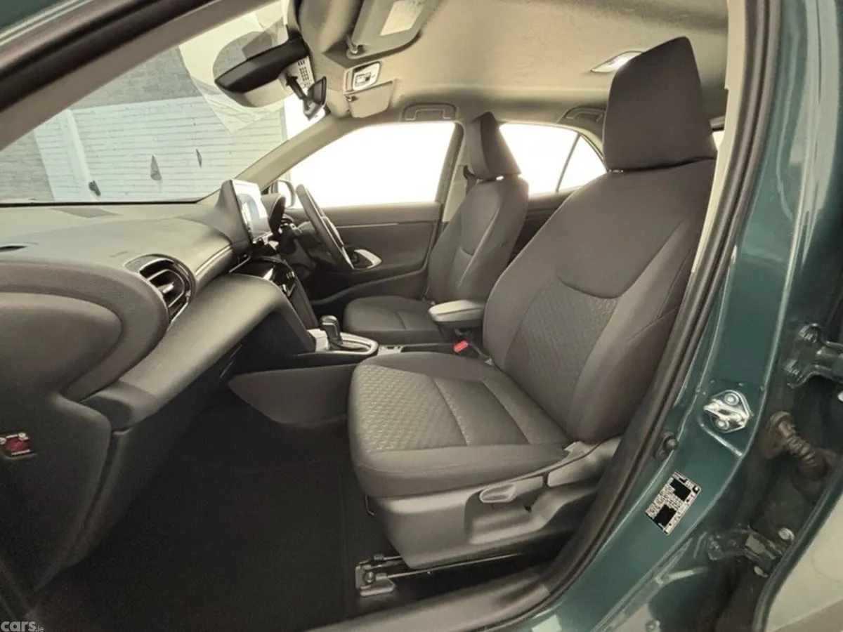 Toyota Yaris Cross Hatchback, Petrol Hybrid, 2026, Green