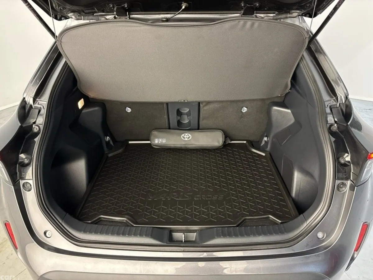 Toyota Yaris Cross Hatchback, Petrol Hybrid, 2026, Grey
