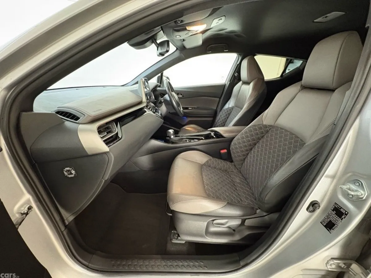 Toyota C-HR SUV, Petrol Hybrid, 2023, Silver