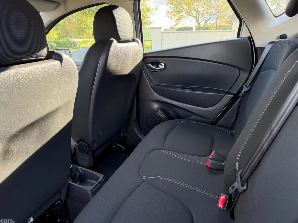 Renault Captur Hatchback, Petrol, 2019, Grey