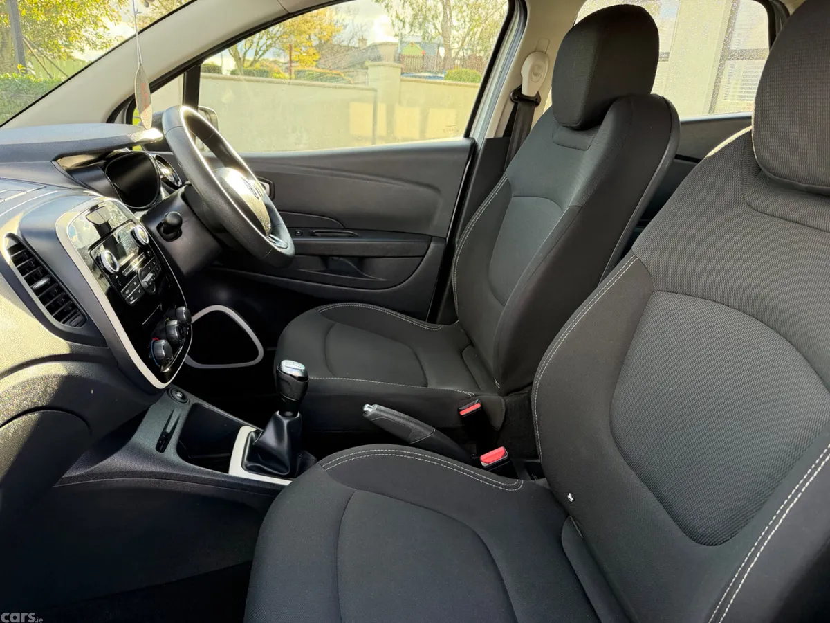 Renault Captur Hatchback, Petrol, 2019, Grey
